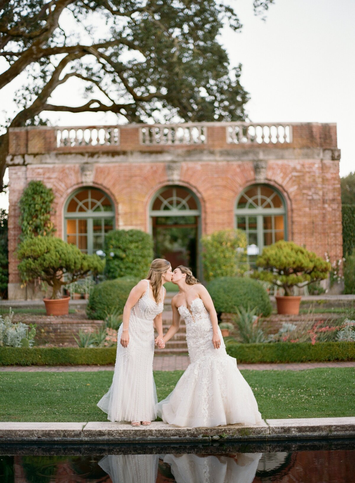 Sarah + Ainsley Filoli California Wedding Sneak Peeks Cassie Valente Photography 0076