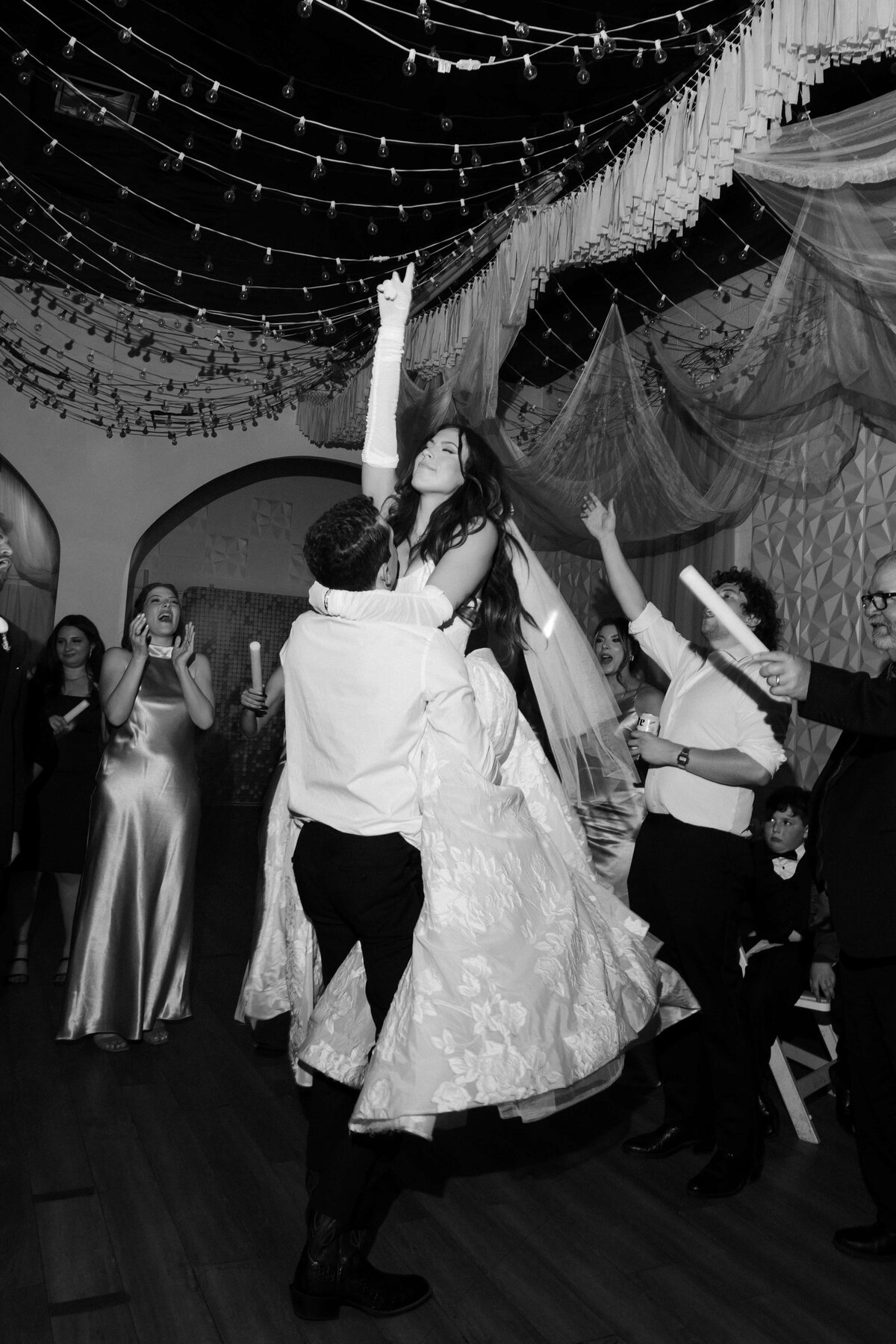 30riskyexposure_samantha-rydge_las-vegas-elopement-photography