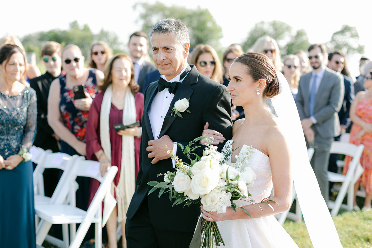 here-comes-the-bride-at-jonathan-edwards-winery