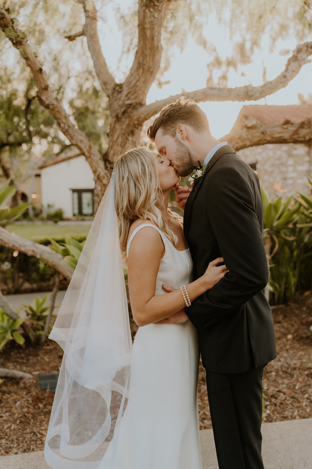 Temecula, California Wedding photographer Yescphotography bride and groom kiss on their wedding day