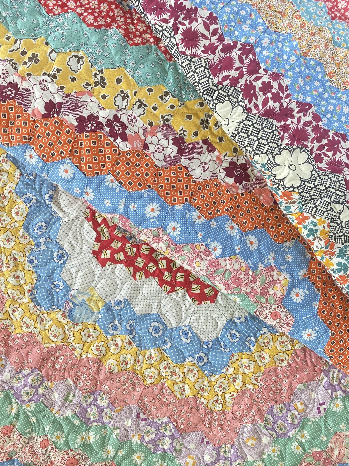 Hexagon quilt features the all-over feather quilting design