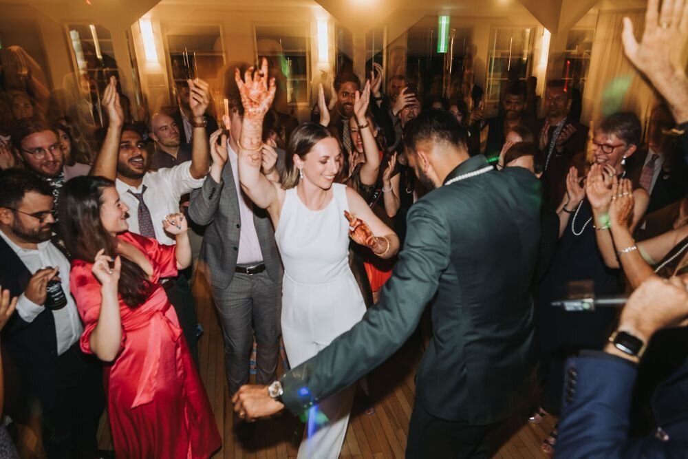 candid-nova-scotia-wedding-photographer-dancing-00019-6bf39179-1000