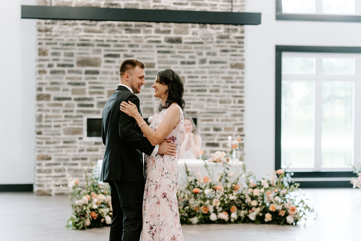 kraber-the-gathering-grounds-iowa-wedding-154