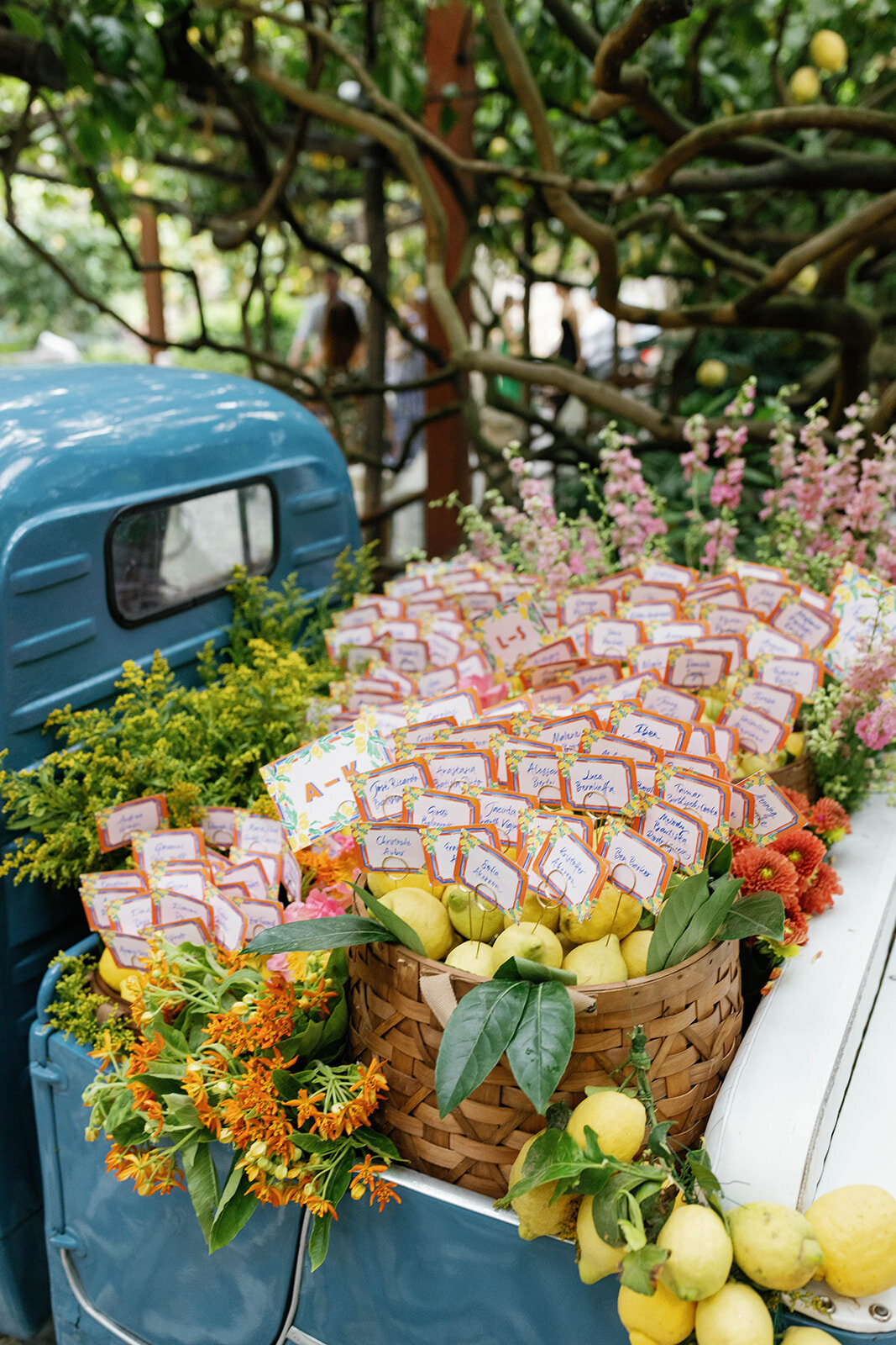 032-REVISED-014EW-ARTISTS-FAVORITES-FINAL220618-3