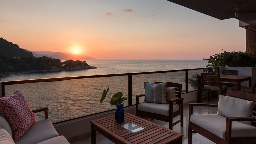 La Jolla De Mismaloya Condo terrace at night 3