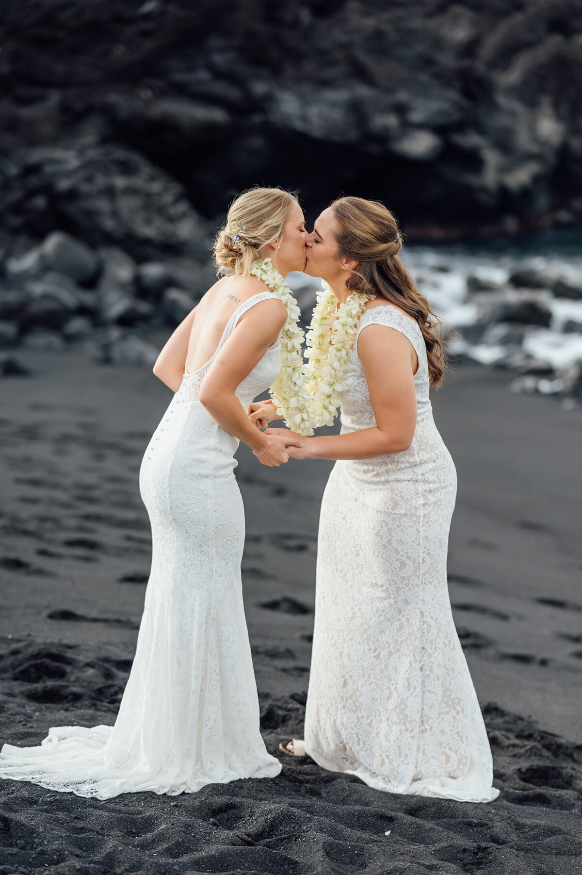 kiholo-black-sand-beach-elopement_0094