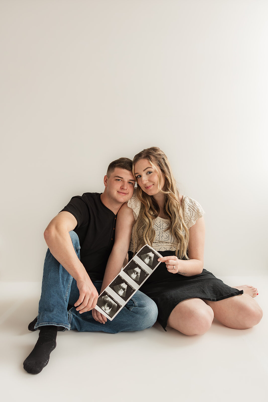 Announcement Photos 2024_Alexis Fox Photography + studio + Pregnancy Annoucement + Fortville + Indiana (4 of 29)