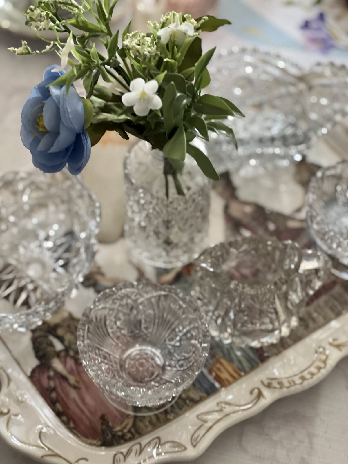 closeup of sugar and creamer set