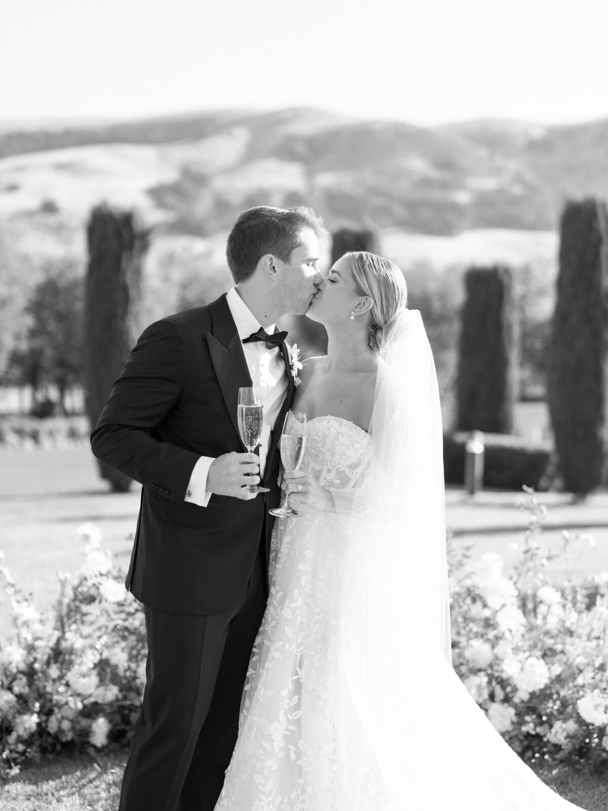 Viansa-Sonoma-Wedding-Photographer-92