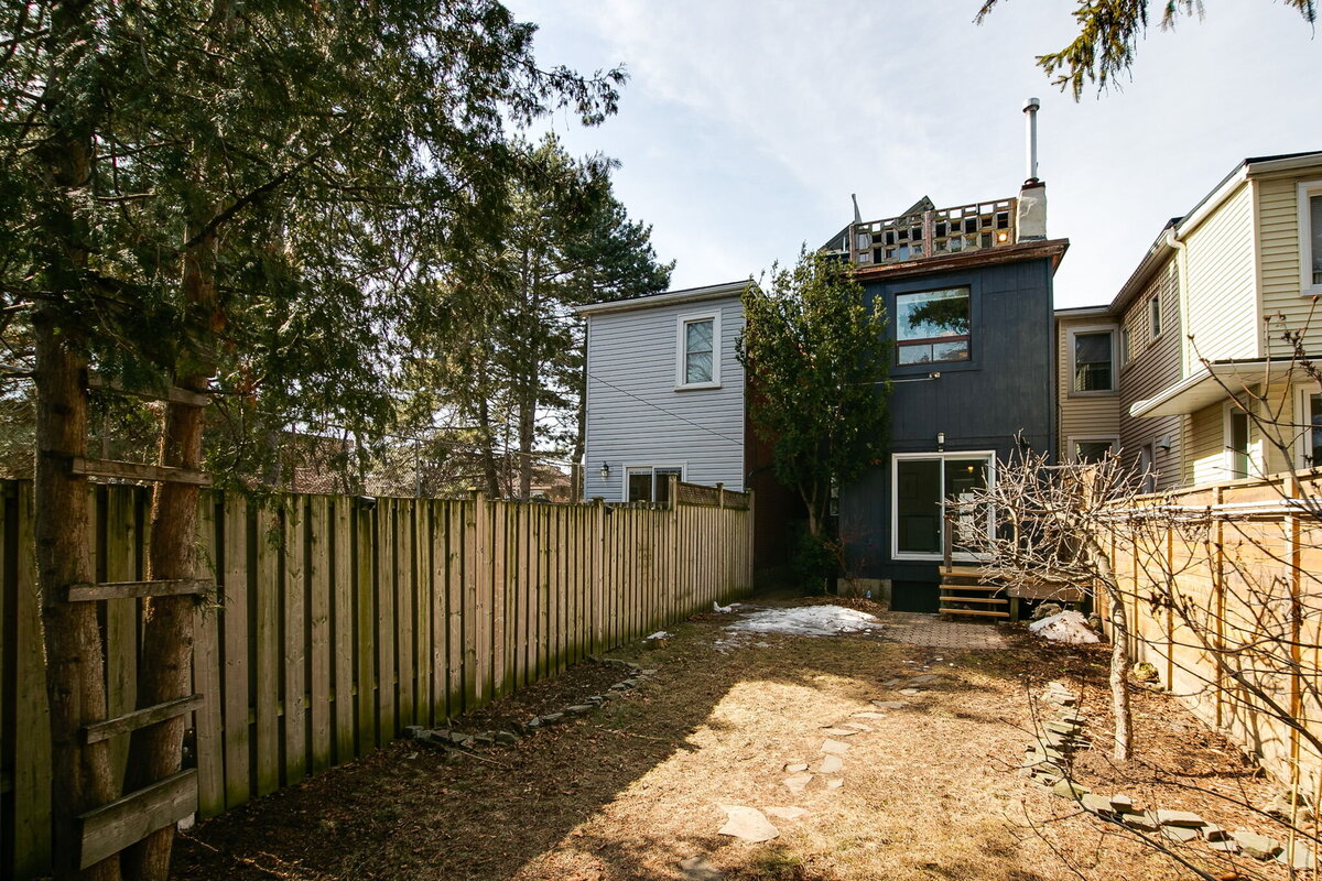 53-web-or-mls-74_003_Backyard