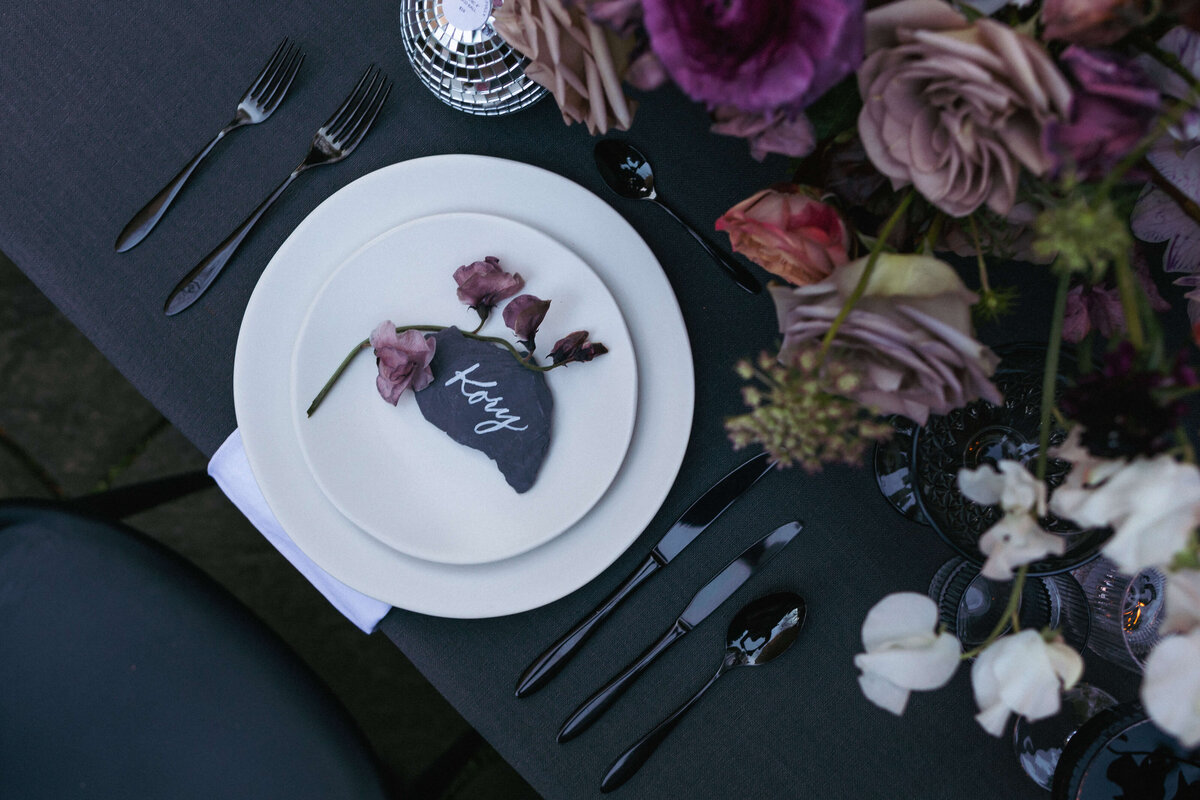 springvale-floral-place-setting-purple-black-2