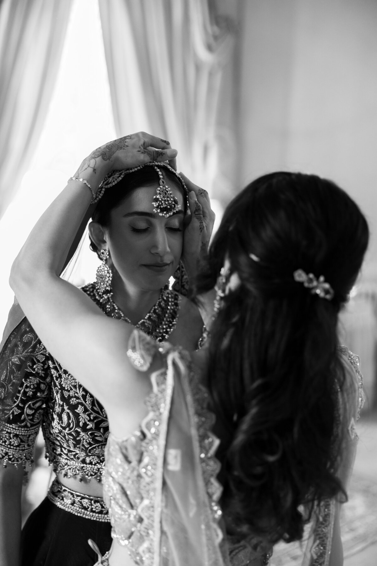 Bridal prep at Sezincote wedding