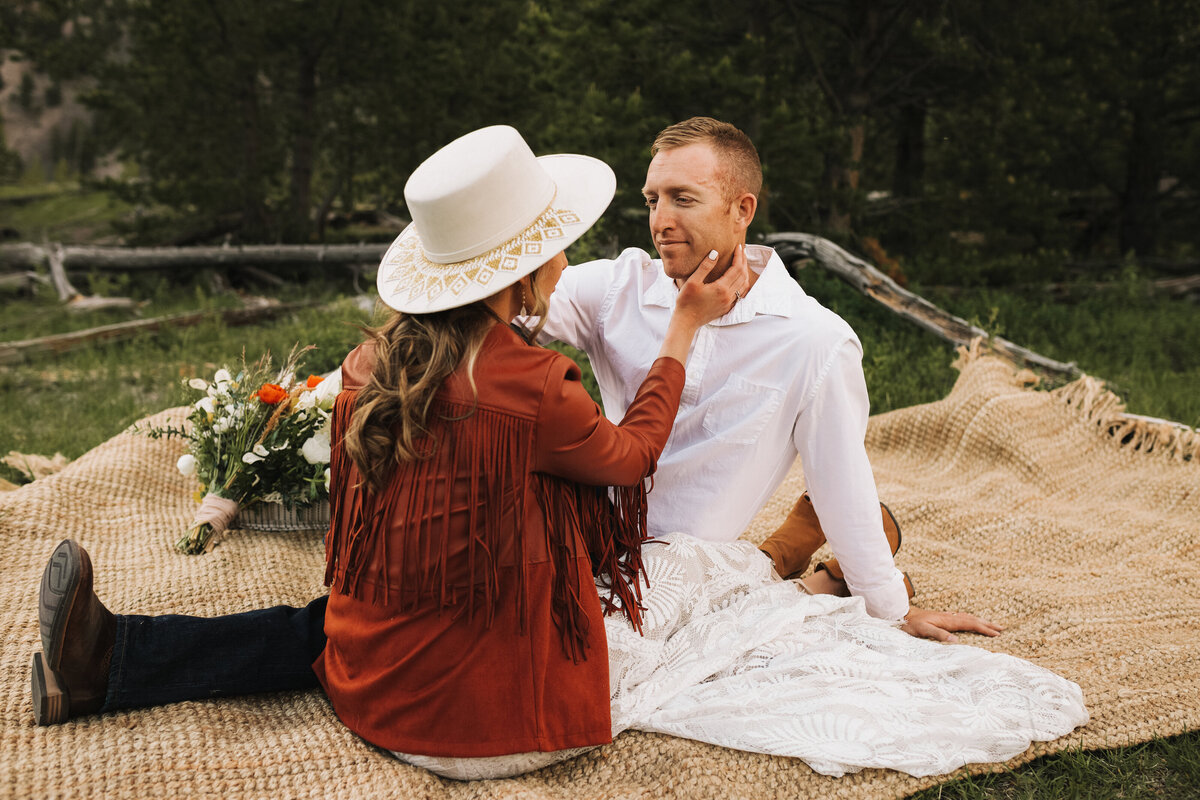 yellowstone-national-park-elopement-montana-intimate(1)