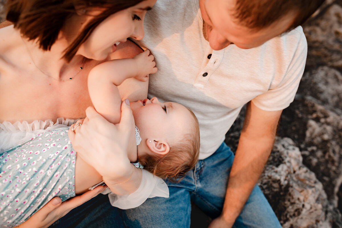 family session by the beach Maumee bay state park in toledo, ohio ,