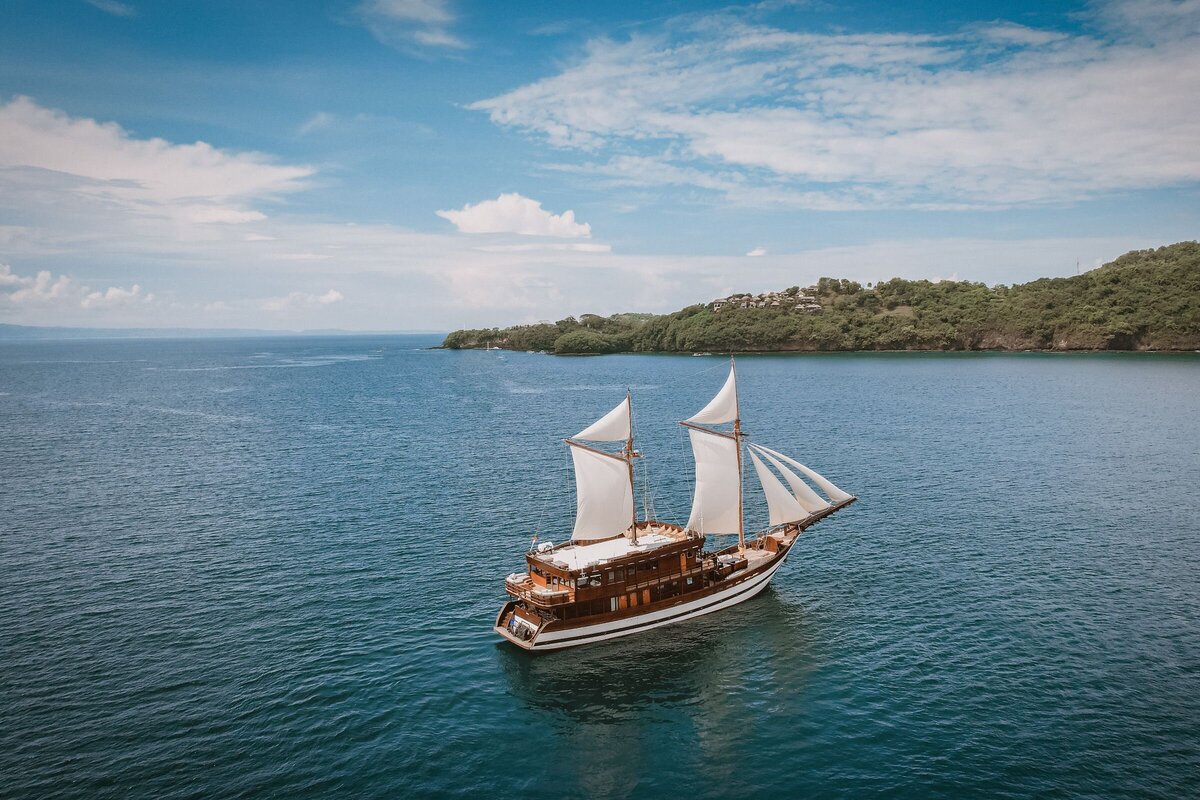Samsara Samudra Yacht Charter Indonesia -114