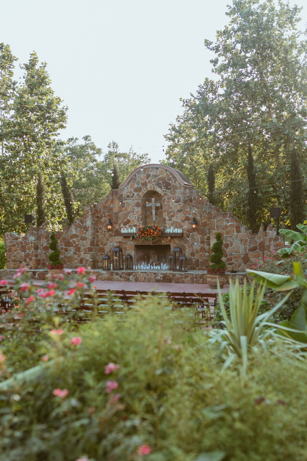 As a wedding photographer, capturing love stories at Madera Estates in Houston, Texas, is an absolute dream come true. From the enchanting vine-covered walls to the romantic outdoor ceremony spaces, this venue provides a stunning backdrop that effortlessly enhances the beauty and romance of every couple's special day.