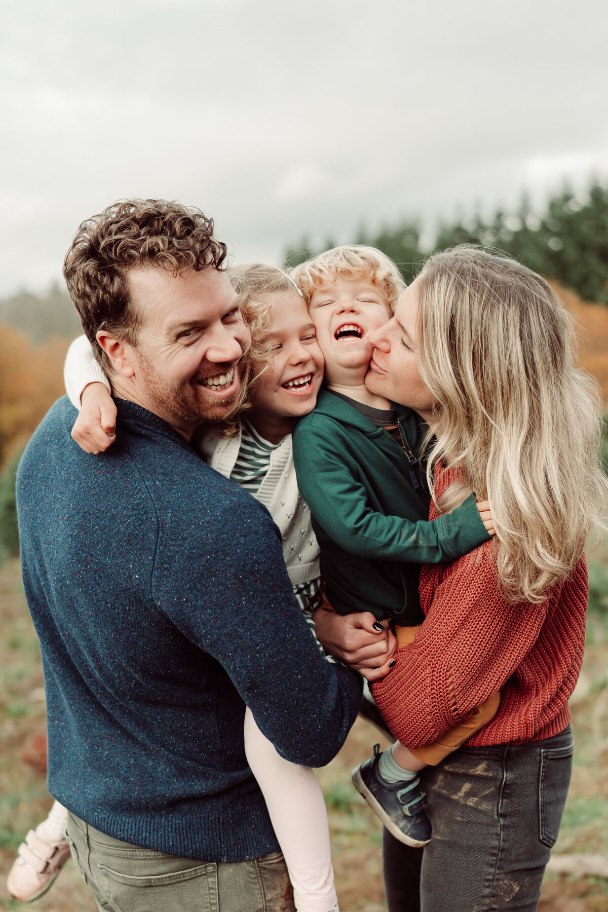 Portland-Christmas-Tree-Farm-Mini-Sessions-053