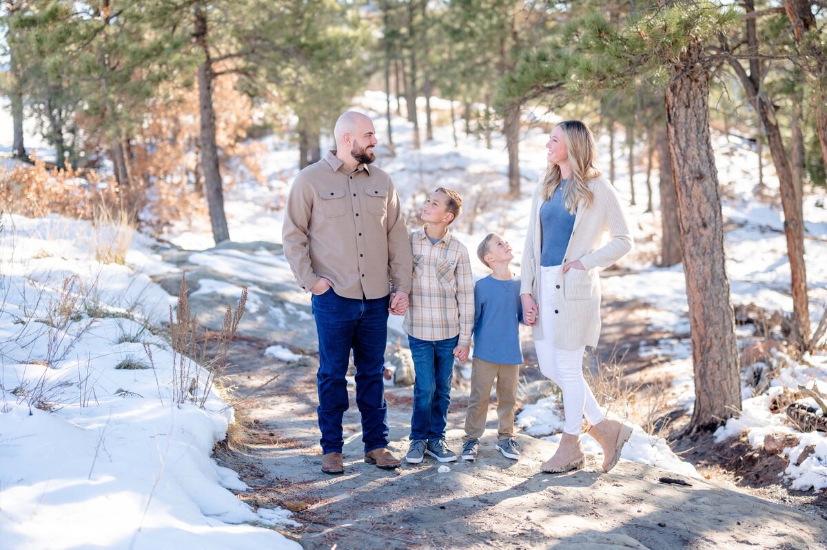 Colorado-Springs-CO-Ute-Valley-Pine-Tree-Christmas-Mini-Session-Magnolia-and-Grace-Photography-Co-CourtneyG-# (1)-4