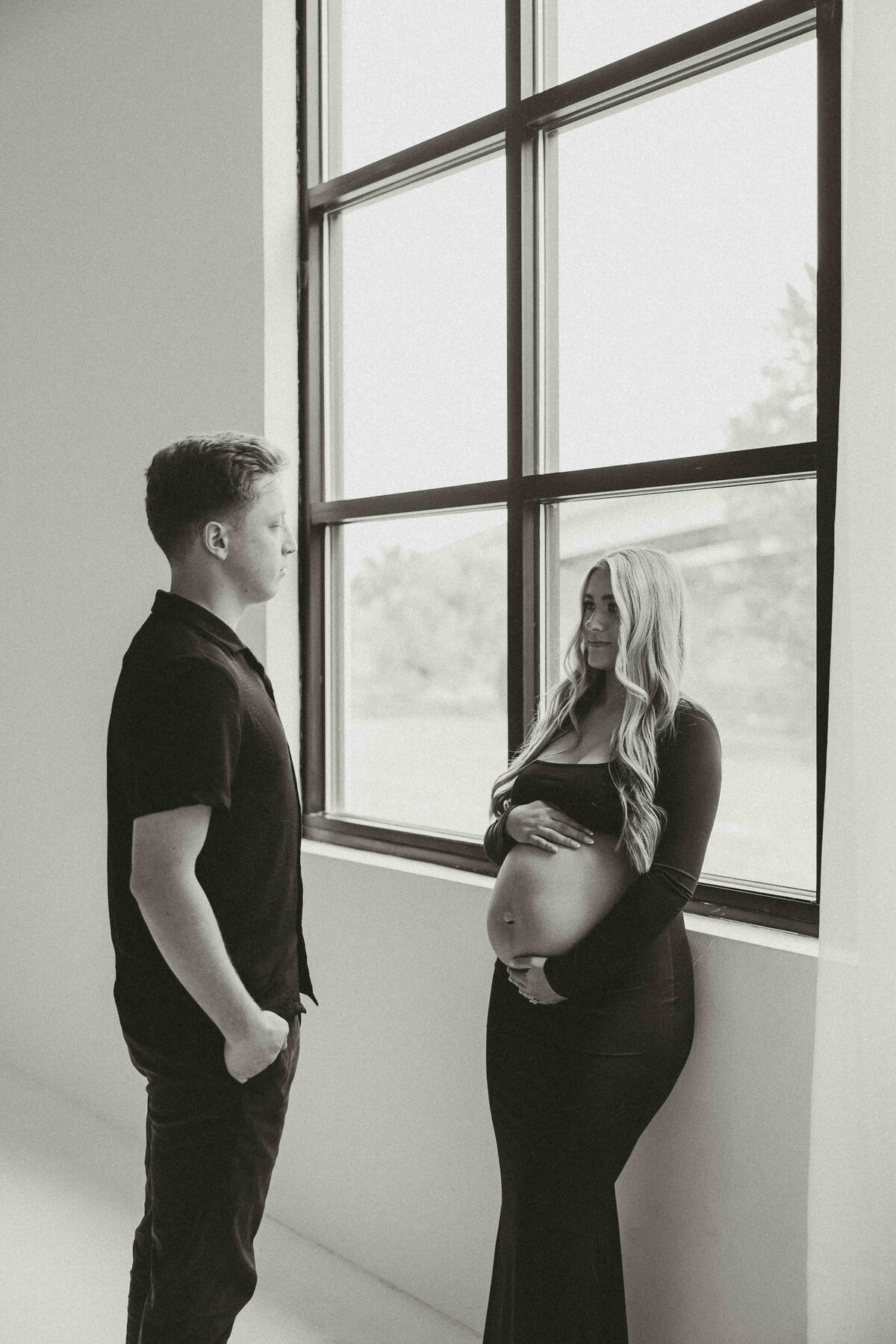 MaddeeMaternityBW-32