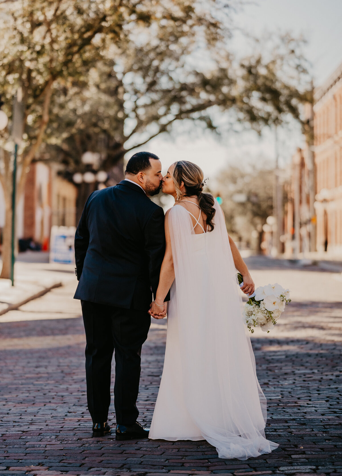 mariah-lacy-photo-hotel-haya-elope-tampa-chantilly-chic-celebrations-12
