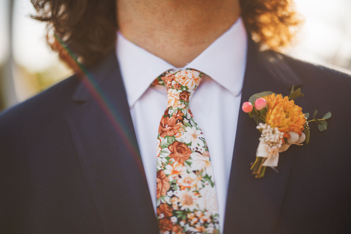 Flowery necktie of the groom