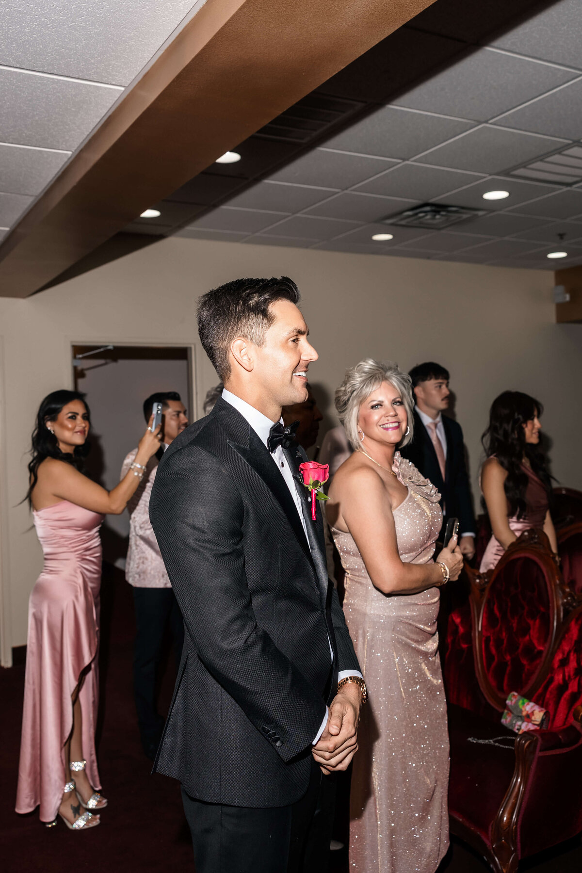 52riskyexposure_alexis-tyler_las-vegas-elopement-photography