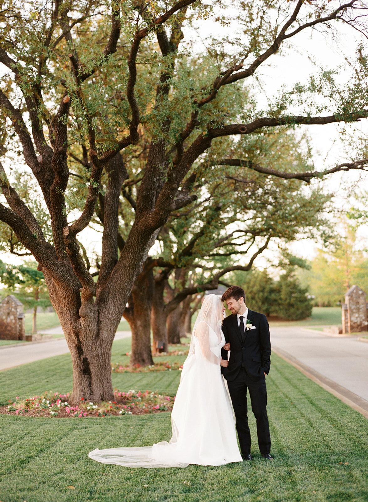 Matthew and Holly Wedding at Oklahoma City Golf and Country Club OKC Wedding Photographer Laura Eddy-538_websize