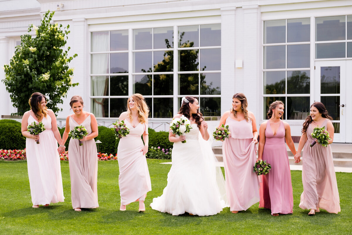 wedding pictures at Allegheny Country Club in Sewickley