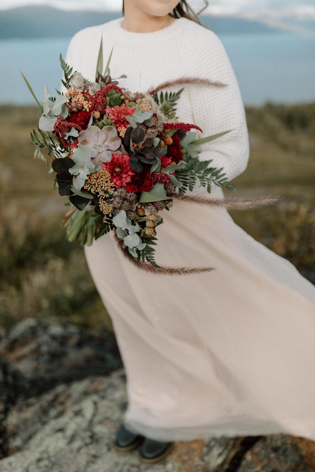 autumn-wedding-kiruna-lapland-photographer-elopement-björkliden-bröllop-bröllopsfotograf_2