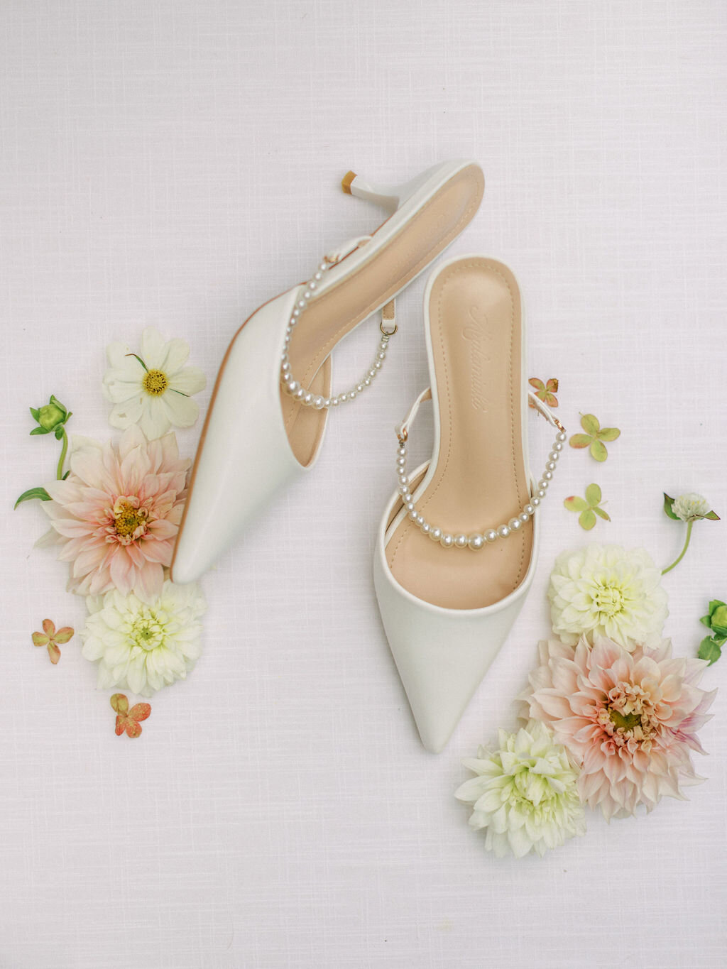 Leslie&Ricardo_EarlyMountainVineyardWedding_SneakPeek-8