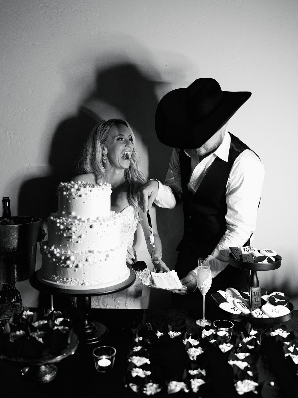 2025-10-11_DykesWeddingPreviews_MollyMurphyPhotography-124