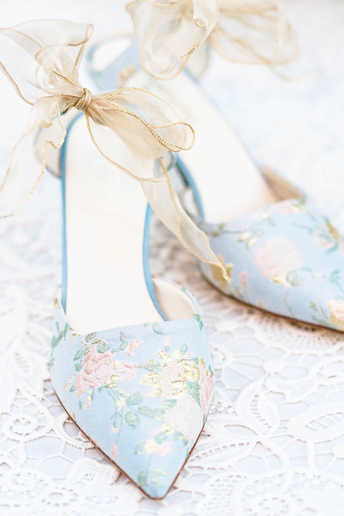 Blue wedding shoes with ribbon