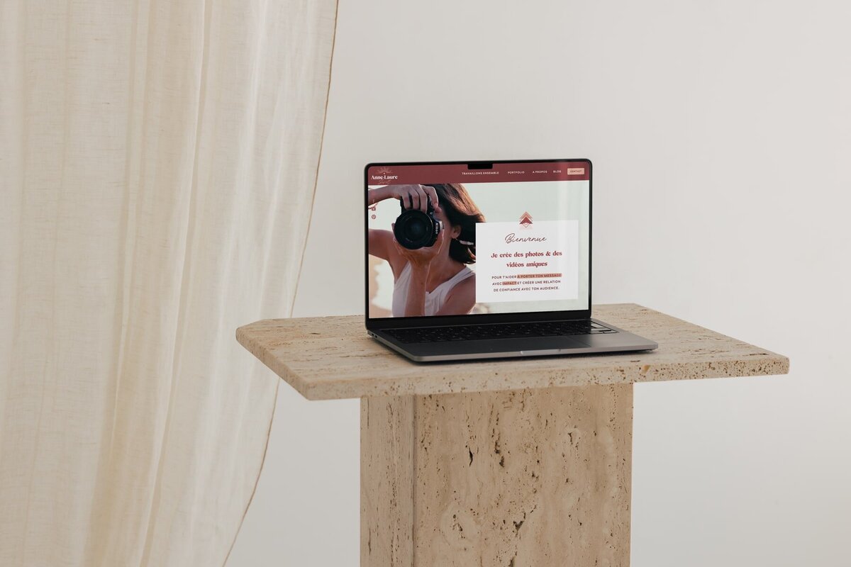 Mockup_AnneLaureSeret_Site-min