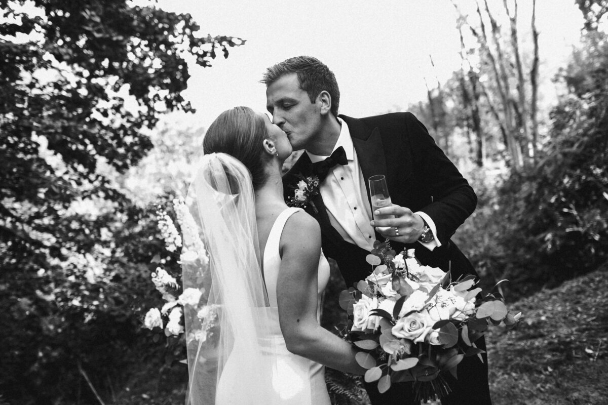 manitowoc-backyard-wedding-nikki-n-photography-493