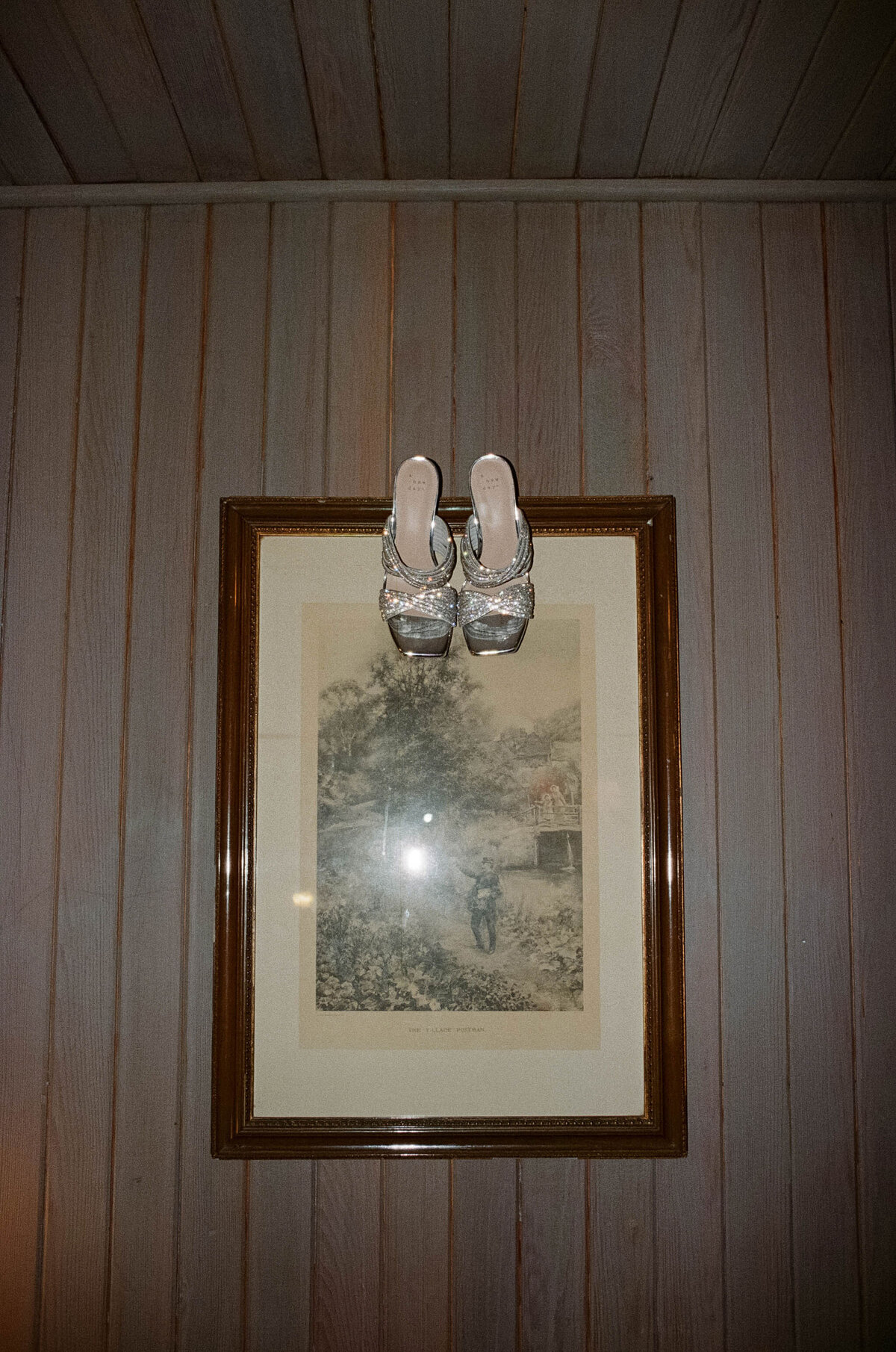 GettingReady_Brenda&JanieElopementPhotos_OregonWeddingPhotographer_KuroCreativeHouse-9