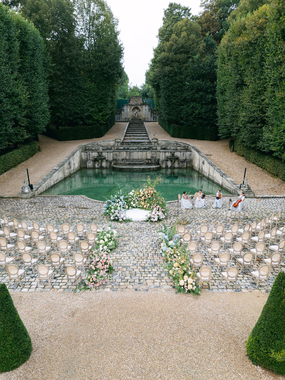 Chateau-de-Villette-wedding-florist-FLORAISON-1