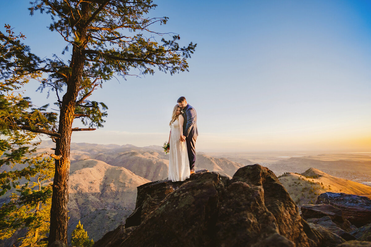 sunrise-colorado-mountaintop-spring-elopement-10