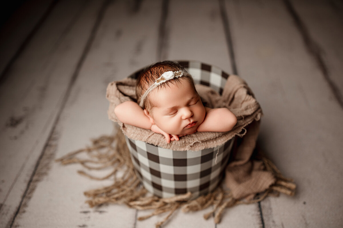 best NWA newborn photographer, newborn photography packages, newborn portrait studio Northwest Arkansas