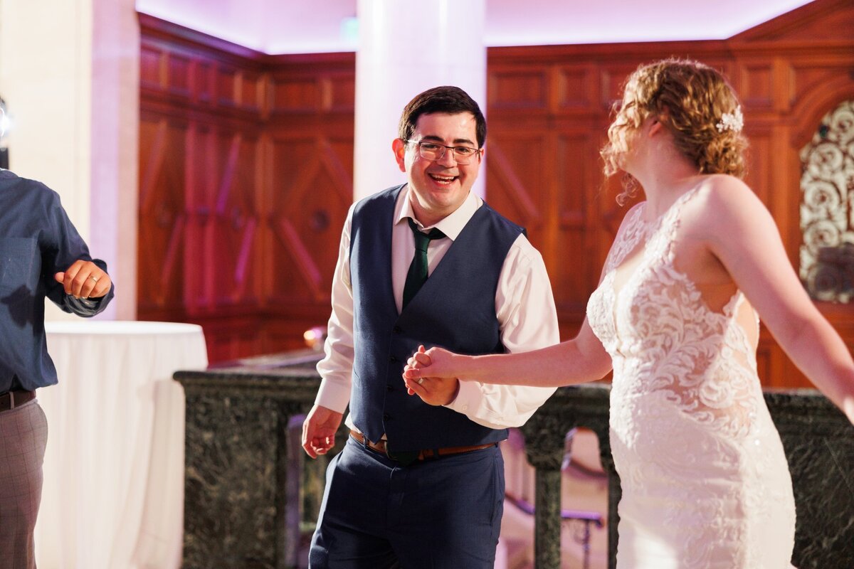 58-grand-rapids-city-flats-hotel-wedding