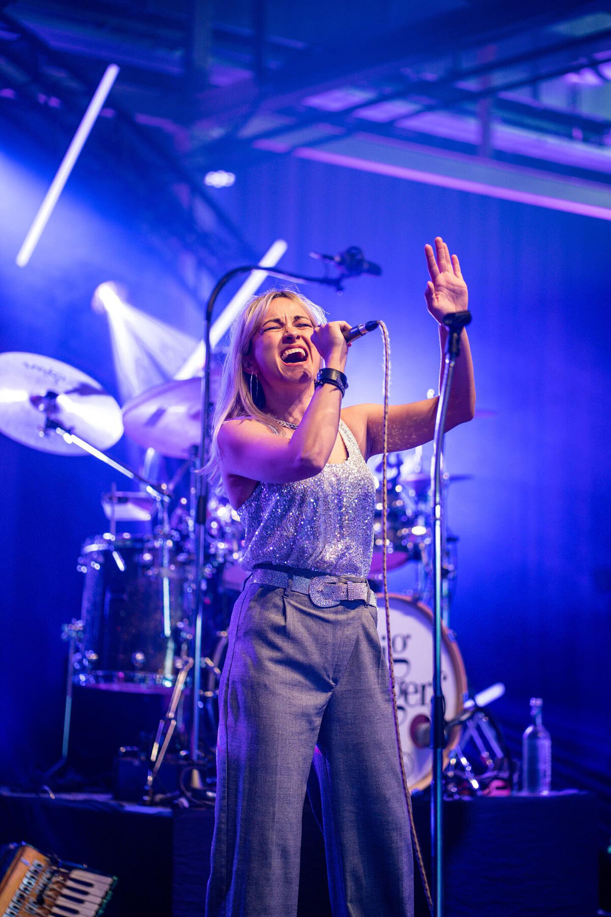 Eva singing 1