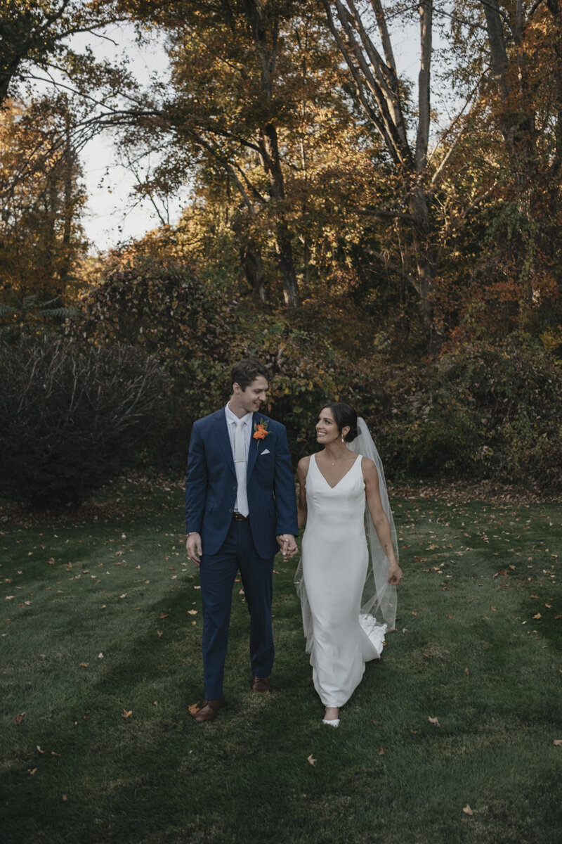 fall-foliage-wedding-couple-pictures-saint-clements-castle