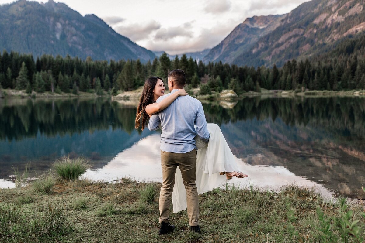 Gold Creek Pond Engagement_Megan Montalvo Photography_0103