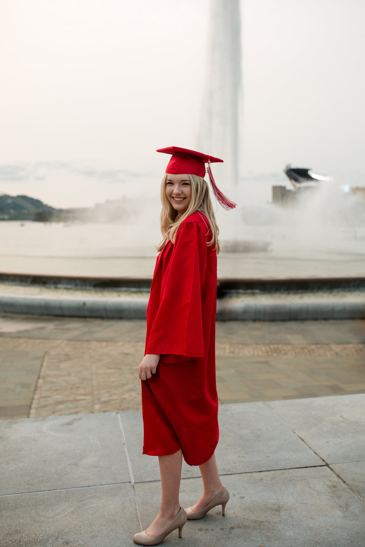 graduating-senior-pittsburgh-point-fountain