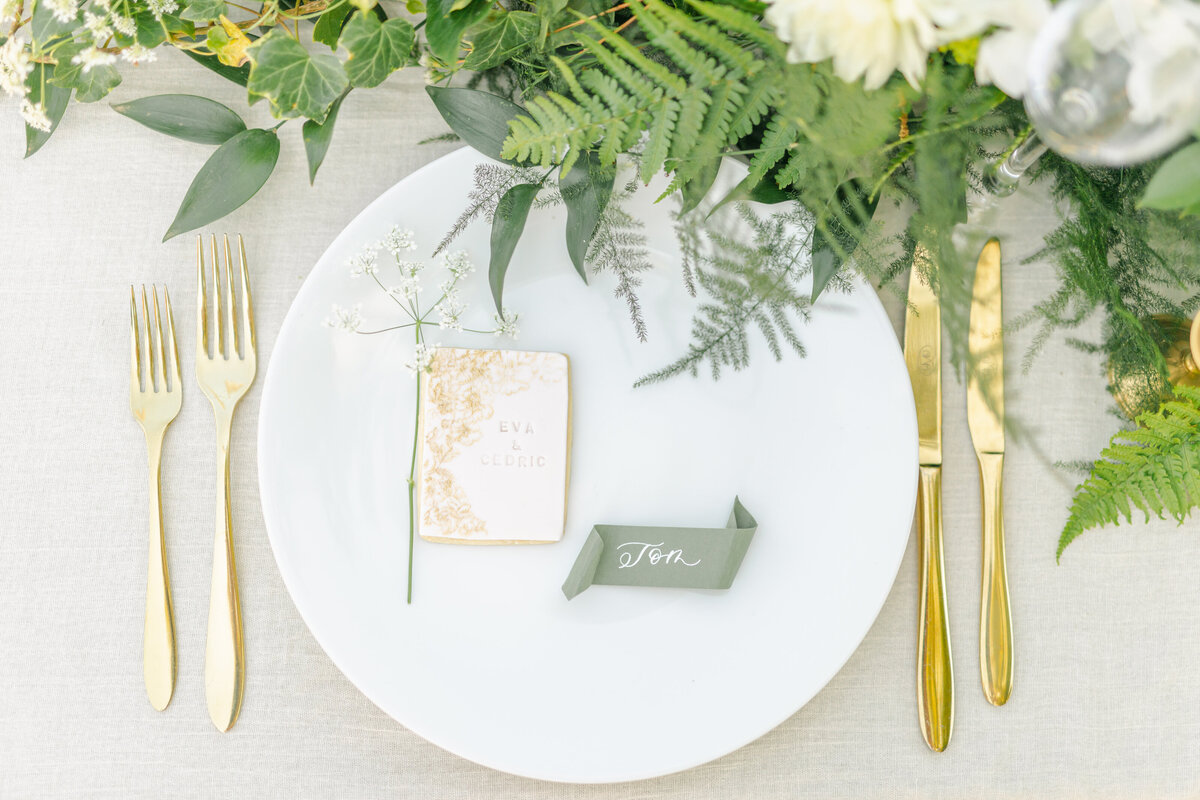 Edible wedding favour biscuits floral elegant bespoke