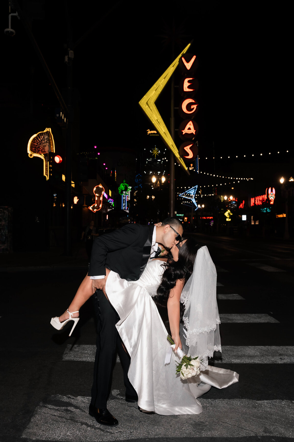 17_riskyexposure_las-vegas-elopement-photography
