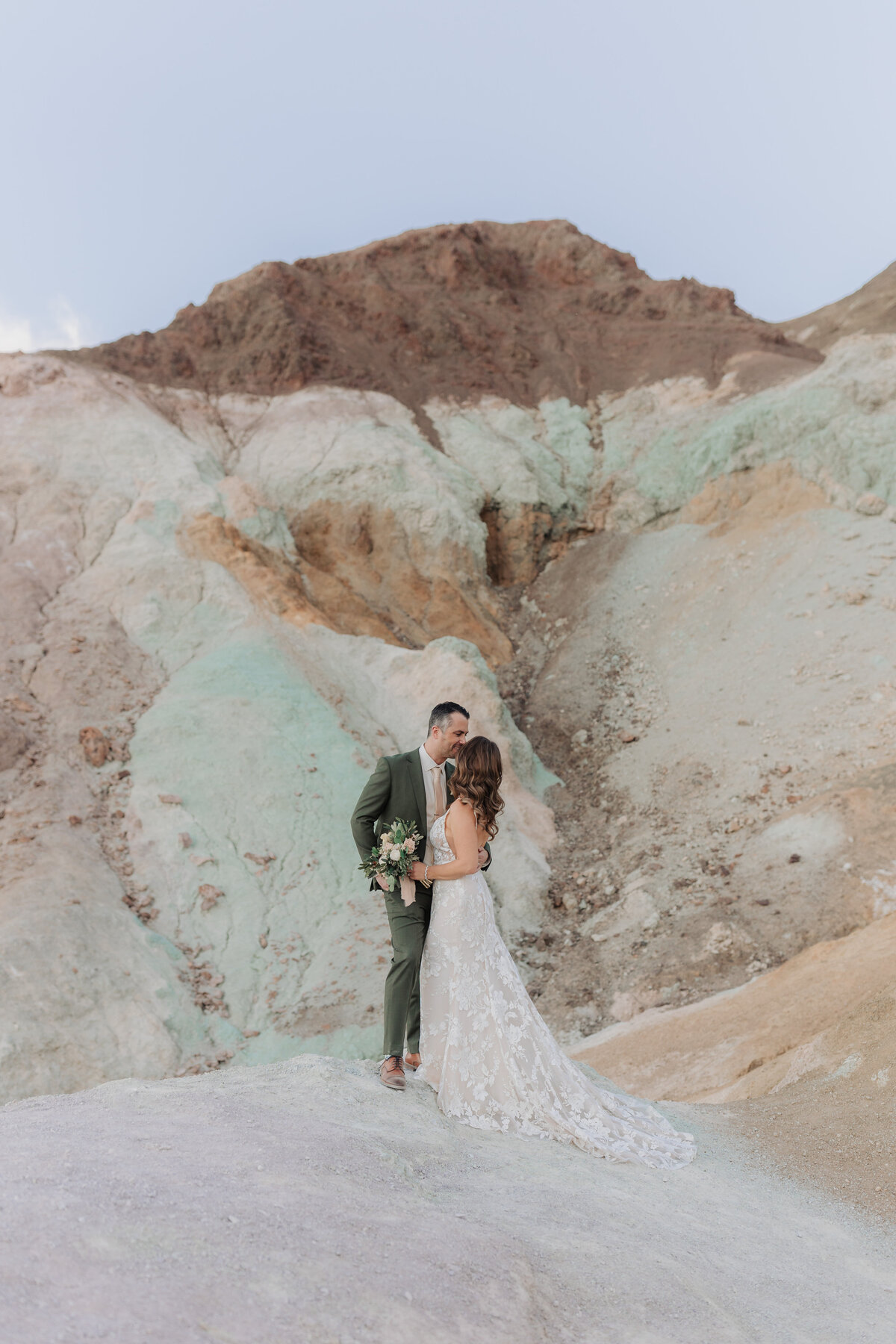 Destination wedding photographer - outdoor ceremony in scenic desert location