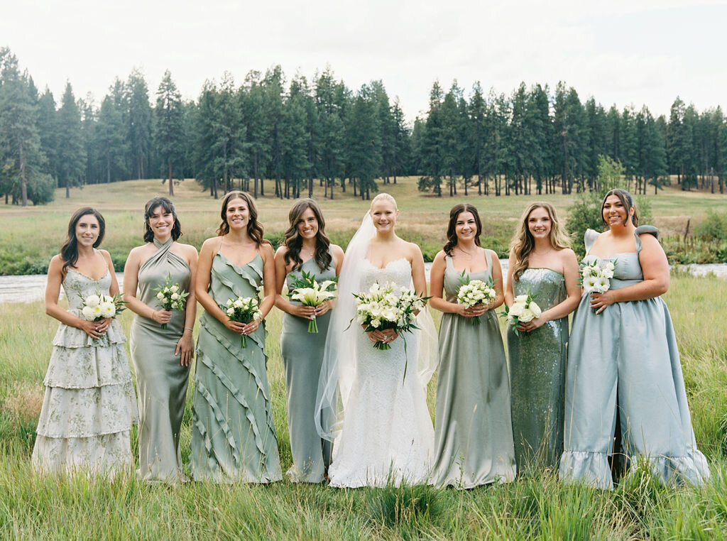 bridesmaids-green-dresses