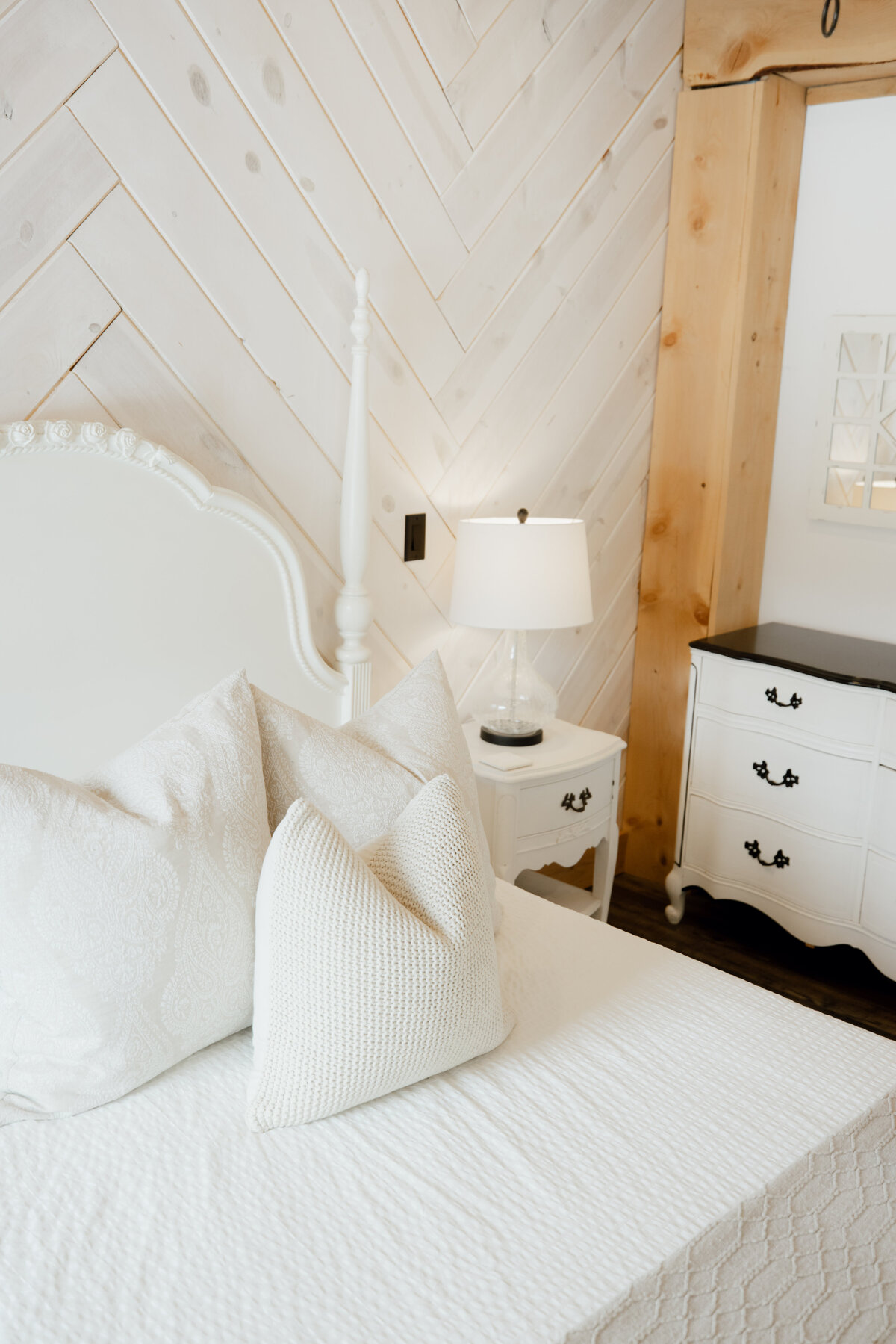 Bear-Ridge-Destination-barndo-suites-rosie-photo-video-59