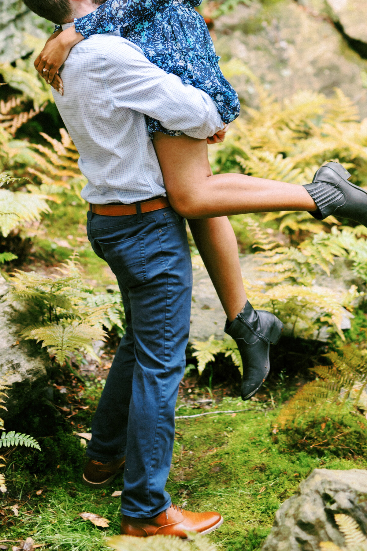 ChattahoochChattahoochee Coffee Company couples engagement photography session on Chattahoochee River in Atlanta, Georgia among beautiful fairytale fernsee Coffee Company couples engagement photography session on Chattahoochee River in Atlanta, Georgia