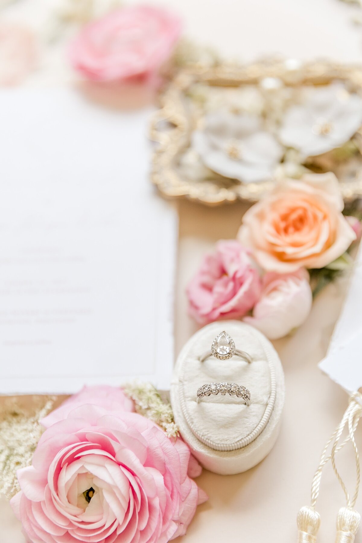 style-me-pretty-romantic-pink-garden-wedding-Wisconsin-alexandra-robyn-photographer-_0024